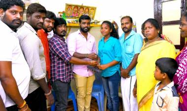 கூலி தொழிலாளியின் மகளுக்கு தங்கம் வழங்கி கௌரவித்த "மக்கள் செல்வன்" விஜய்சேதுபதி ரசிகர் மன்றம் !