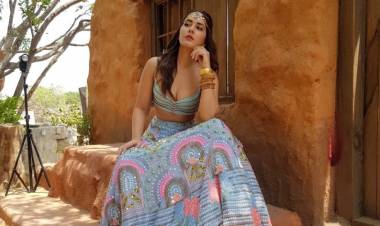 The Shining Beauty Actress Raashi Khanna latest stills