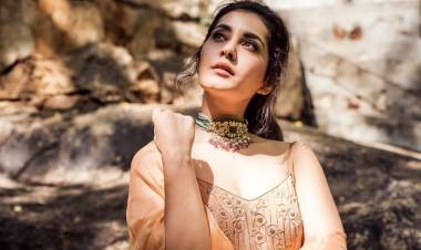 Actress Raashi Khanna Stunning Latest Stills