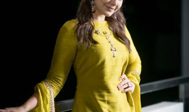 Actress Raashi Khanna latest pictures