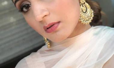 Dhvani Bhanushali looks breath-taking in her beautiful ensemble for Umang 2020 