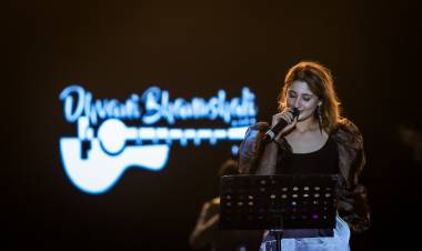 Dhvani Bhanushali shares sensational pictures from her performance at St.Xavier's University!