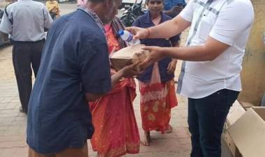 5000 ஏழை குடும்பங்களுக்கு ஒரு  மாத ரேஷன் பொருட்கள் வழங்கிய தொழிலதிபர், தயாரிப்பாளர் எஸ் தணிகைவேல்