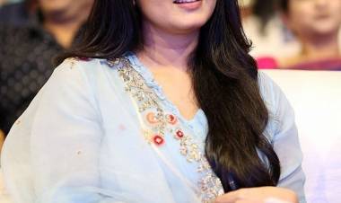 Actress Anushka looking gorgeous in this pics