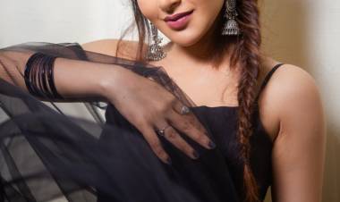 Actress Ishwarya Menon looks stunning in these pictures