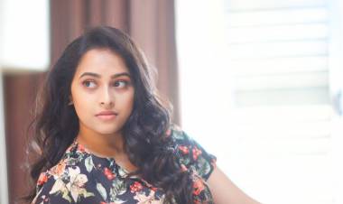 Exquisitely Beautiful sridivya flaunts Smile and Substance in style in these new stills