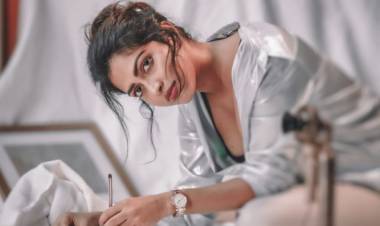 Actress Amalapaul new dashing pictures 