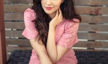 Actress parvati Nair looks pretty in pink
