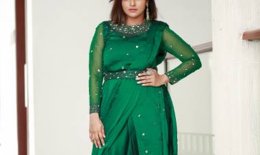 Actress Ramya Nambeesan looks gorgeous in green attire