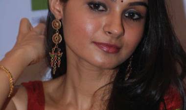 நடிகை ஆண்ட்ரியா ஆண்களுக்கு பெண்களை மதிக்க கற்றுக் கொடுங்கள்