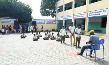  குழந்தைகளுடன் கும்மாளமிடும் நான் கடவுள் ராஜேந்திரன் " தகவி". படத்தில் கல கலப்பு