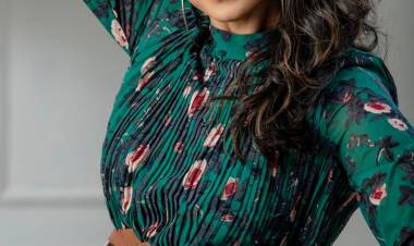 Dazzling New Pics of Actress @priya_Bshankar