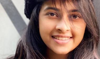 Checkout The Exclusive Stylish & Adoring Latest Stills Of  Actress #SriDivya ,Making Her More Alluring With A Charismatic Smile!! 