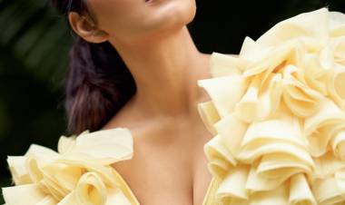 Alluring in yellow, #RaashiKhanna strikes a pose in style