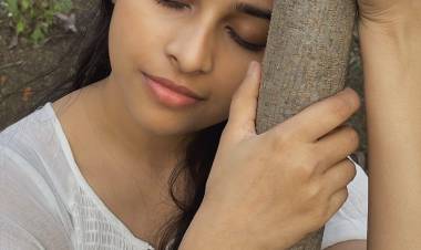 Take A Look At Dazzling Sridivya, Mesmerizing With Her Cherishing Casual Look!!