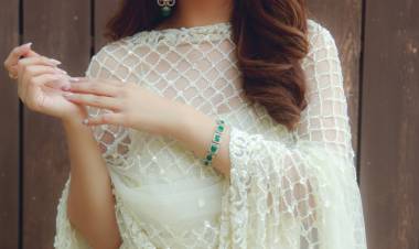 Hansika Motwani’s second Hindi album ‘Mazaa’ is an overnight Chartbuster 