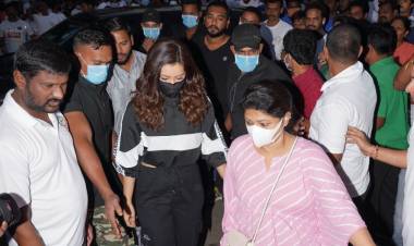 On the eve of Women's Day, Actress #RaashiiKhanna flags off a run for women's empowerment at the Hit Exhibition. 