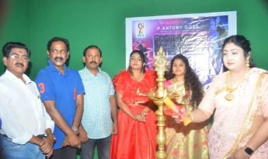 வடபழனியில் உள்ள ஏ.வி.எம் ஸ்டூடியோவில்  சசிகலா திரைப்படக்  கல்லூரியை  திரைப்பட நடிகை  ஜோதி மீனா குத்துவிளக்கேற்றி  தொடங்கி வைத்தார்.