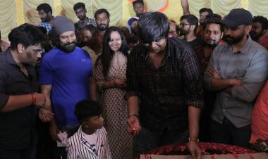 Director @karthiksubbaraj celebrated his birthday in the sets of #Chiyaan60