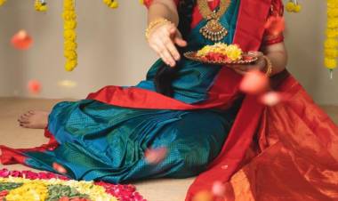 Gorgeous #SujaVarunee in the traditional attire wishes everyone a happy and prosperous Ugadi.