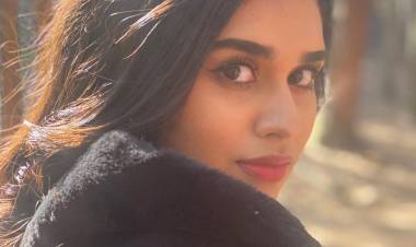 Take a look at the latest photoshoot stills of gorgeous #MeenakshiGovindharajan