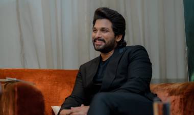 Icon Star #AlluArjun vaccinates his staff who are aged above 45 & their family members