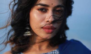 அடுத்தடுத்த படங்களுடன் ஓடிக் கொண்டே இருக்கும் நாயகி!