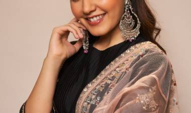 Raashii Khanna's initiative #BeTheMiracle provides food to the ones who have lost their livelihood 