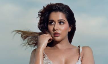 Alluring in white, #RaizaWilson sizzles in these clicks.  