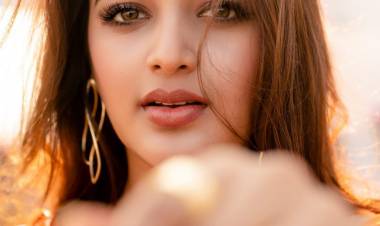 Can't take off eyes from the Beautiful @AgerwalNidhhi   #NiddhiAgerwal