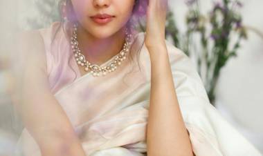 @kalyanipriyan slays it in this peach-colored saree!