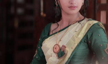 Actress #MariaVincent looks Astounding Beautiful in the saree photoshoot