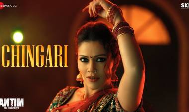 Waluscha D'Souza's stunning Lavani dance in 'Chingari' song from 'Antim' is peppy