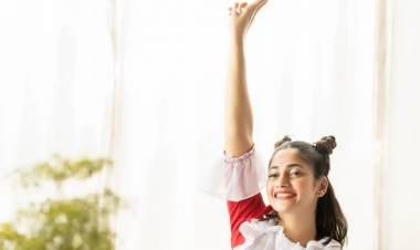 Actress #Losliya wishing everyone #MerryChristmas 