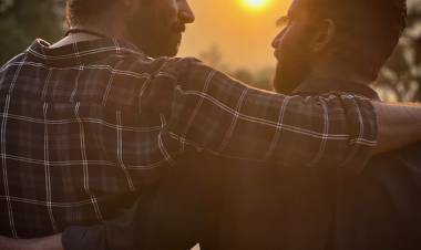 நிஜ நண்பர்களை நிழல் எதிரிகளாக மாற்றிய இயல்வது கரவேல்