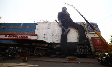 மும்பை மக்களை வியக்க வைத்த ராக்கிங் ஸ்டார் யஷ்