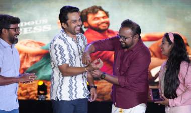 விருமனி'ன் வசூல் சாதனைக்காக பட குழுவினருக்கு வைரக்காப்பு பரிசு