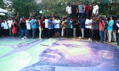 'மக்கள் செல்வன்' விஜய் சேதுபதி- பாலிவுட் நடிகர் ஷாஹித் கபூர் இணைந்து நடிக்கும் 'ஃபார்ஸி' எனும் வலைதளத் தொடரின் புதிர் கட்ட பாணியிலான போஸ்டர் வெளியீடு