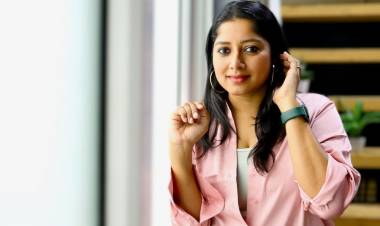 அனுமோள் கேரள சினிமாவின் இளம் நடிகை.  தேர்ந்தெடுத்த கதாப்பாத்திரங்கள் மட்டுமே செய்யும் நடிகை. சினிமாவில் நடித்த படங்களில் எண்ணிக்கை குறைவே என்றாலும் நிறைவான கதாப்பாத்திரங்களால் ரசிகர்களின் நெஞ்சங்களில் தனி இடம் பிடித்துள்ளார்.