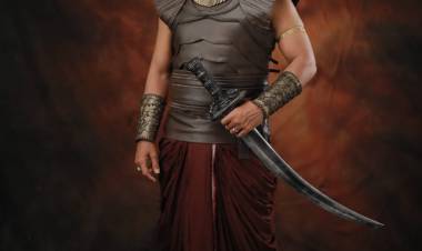 "அக நக முகநகையே.."  வந்தியத்தேவன் , குந்தவையின் அழகான காதல் பாடல்  வெளியானது