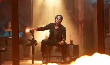 ஜவான் இந்திய வசூல் “கதர்”  வாழ்நாள் வசூலை மிஞ்சியது, வெளியான 3வது வாரத்தில் பதானின் வசூலை கடக்க உள்ளது! இந்தியில் இப்படம் இந்த வார இறுதிக்குள் அதிவேக  500 கோடி வசூலை நெருங்கவுள்ளது!