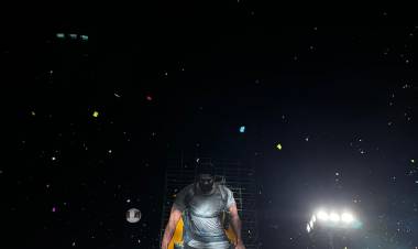 நடிகர் பிரபாஸ் பிறந்தநாள் கொண்டாட்டம் :  நடிகர் பிரபாஸ் சலார் நடிகரின் பிறந்தநாளில் நாட்டிலேயே மிகப்பெரிய 230 அடி பிரமாண்டமான கட்அவுட்! வாழ்த்து தெரிவித்த சலார் படக்குழு