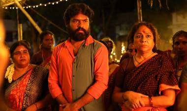 திரையரங்குகளில் சாமியாடிய பெண்கள்!