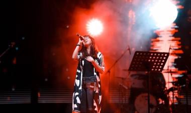 பாடகி சக்திஸ்ரீ கோபாலன் நெட்ஃபிளிக்ஸின் 'டெஸ்ட்' திரைப்படத்தின் மூலமாக இசையமைப்பாளராக பிரம்மாண்டமாக அறிமுகமானார் - விமர்சன ரீதியான பாராட்டையும் பெற்றார்.