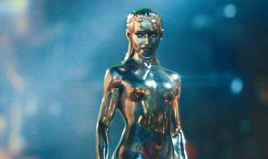 மார்வெலின் முதல் சூப்பர் ஹீரோக்கள் குடும்பத்திற்கும் மிகவும் ஆபத்தான வில்லன் கேலக்டஸுக்கும் இடையிலான மோதலை காண இன்னும் ஒரு மாதமே உள்ளது!