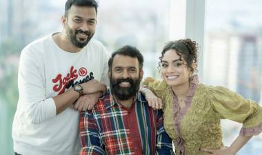 வாரி வாரி பாடல் மூலம் ரசிகர்களை கவர்ந்த பாப் நட்சத்திர பாடகி தீ (DHEE)