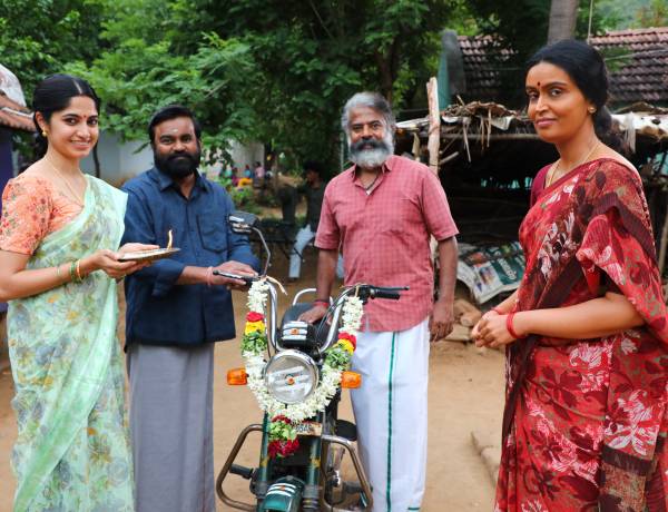 செல்வராகவனின் “மனிதன் தெய்வமாகலாம்” டீசரை நடிகர் தனுஷ் வெளியிட்டார்!