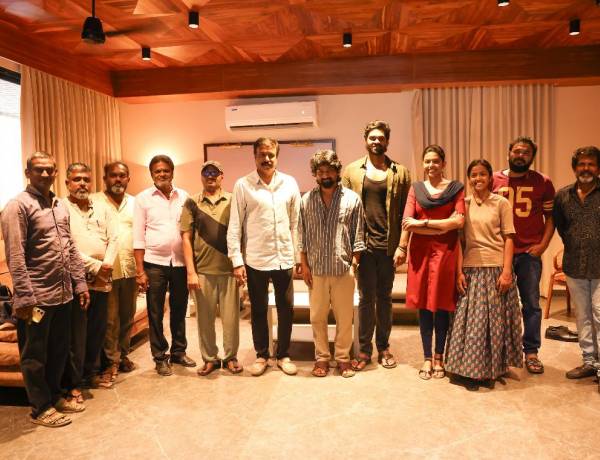 வாணவேடிக்கை படத்தின் 25 வது நாள் படப்பிடிப்பில் படப்பிடிப்பு தளத்திற்கு வருகை தந்து படக்குழுவினரோடு உணவருந்தி புகைப்படம் எடுத்துக்கொண்ட தயாரிப்பாளரும் எம்பியுமான எல்.கே. சுதீஷ்...