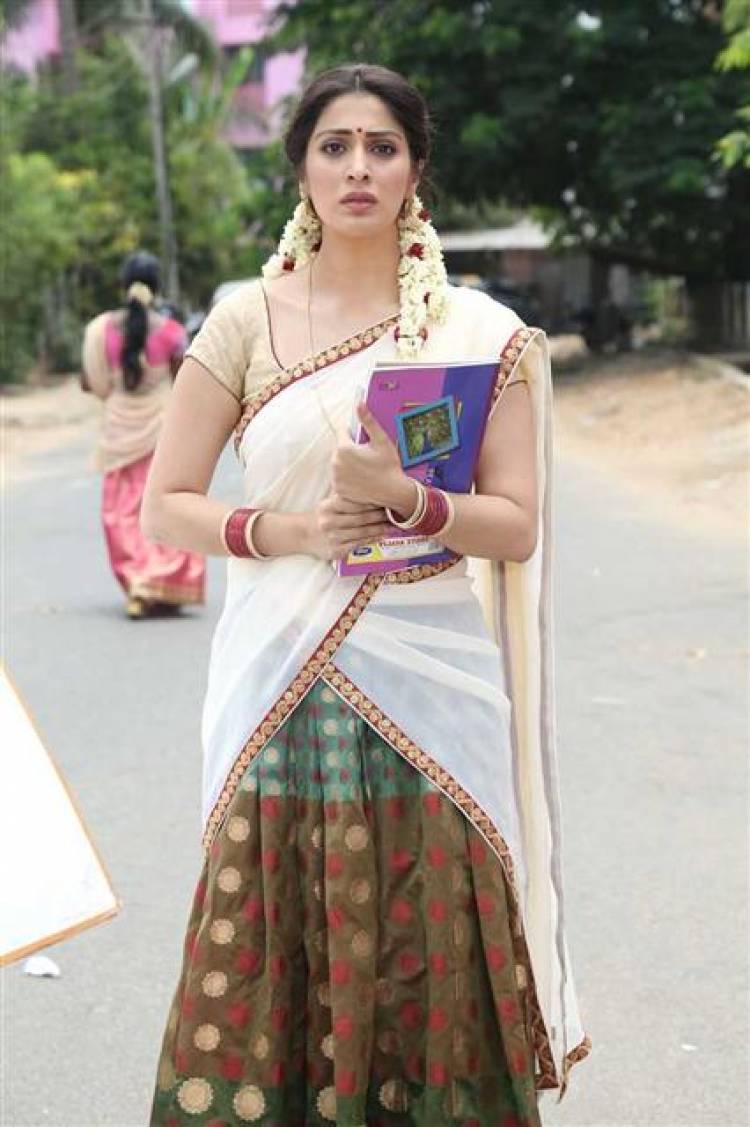 "NEEYA 2" Movie Brand New Stills 