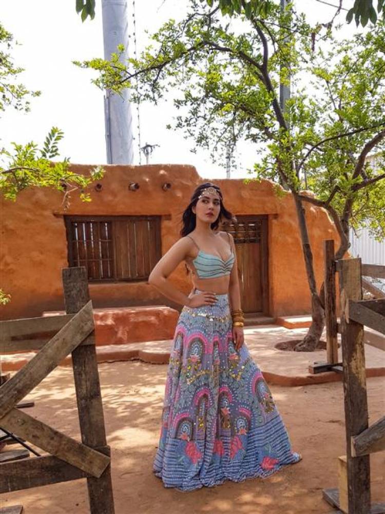 The Shining Beauty Actress Raashi Khanna latest stills